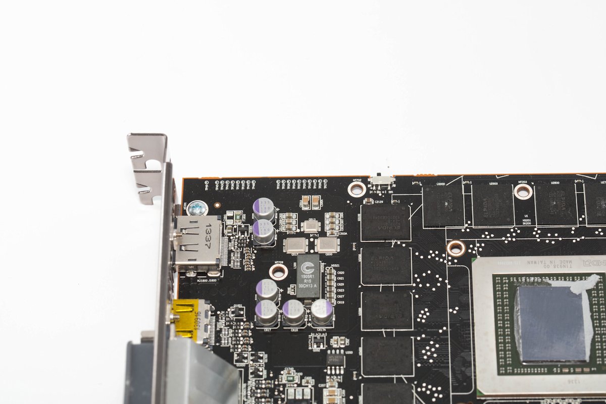 AMD-Radeon-R9-290X-Switch 02